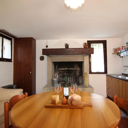 Luxurious Cottage In Vo With Garden Boccon