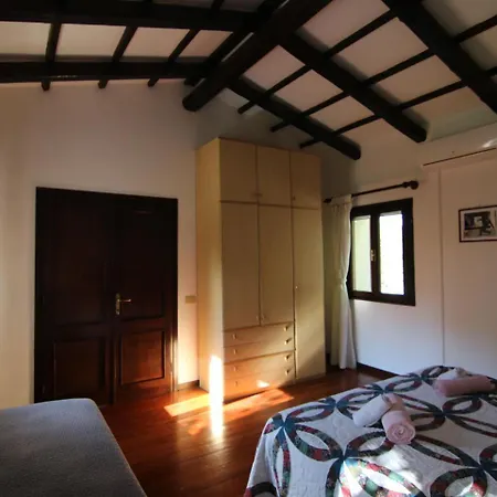 Luxurious Cottage In Vo With Garden Holiday home