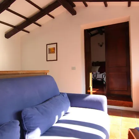 Holiday home Luxurious Cottage In Vo With Garden